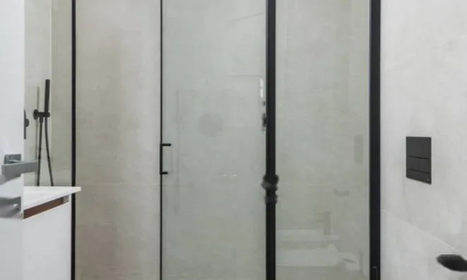 Недвижимость Трехкомнатная квартира, Центр: 22