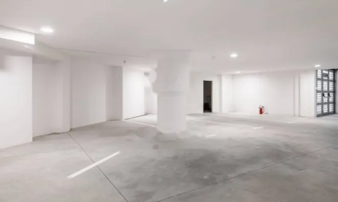 Недвижимость Трехкомнатная квартира, Центр: 24