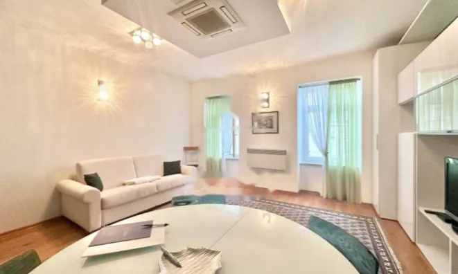 Недвижимость Однокомнатная квартира, Центр: 4