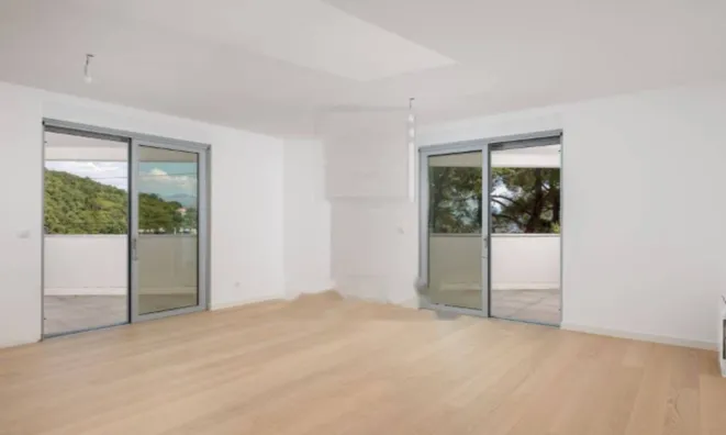 Недвижимость Трехкомнатная квартира в Центре: 8