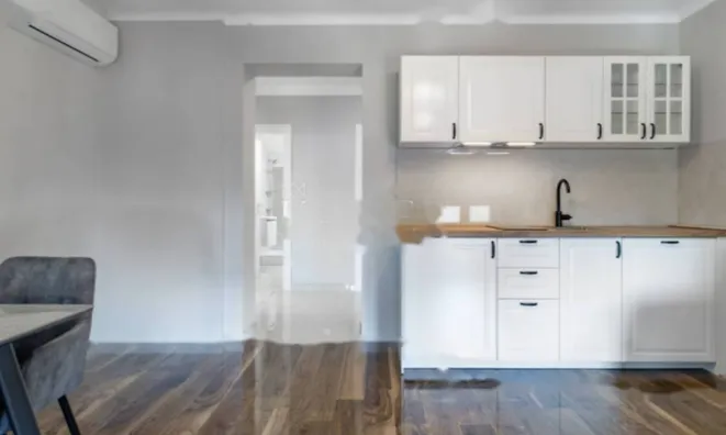 Недвижимость Четырехкомнатная квартира, Центр: 1