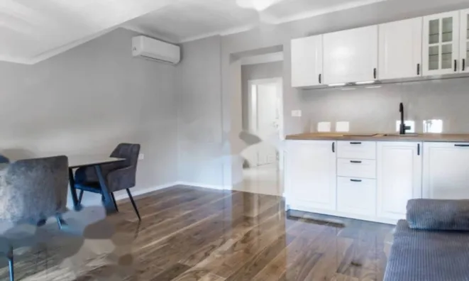 Недвижимость Четырехкомнатная квартира, Центр: 3