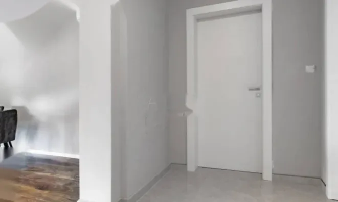 Недвижимость Четырехкомнатная квартира, Центр: 9