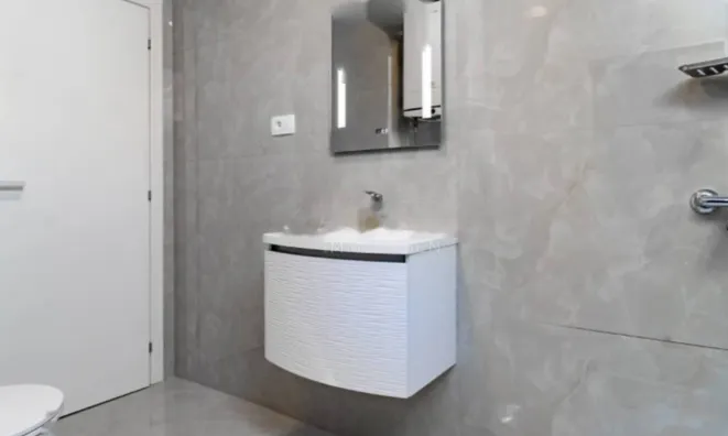 Недвижимость Четырехкомнатная квартира, Центр: 10