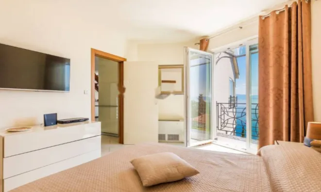 Недвижимость Четырехкомнатная квартира, Центр, Опатия: 19