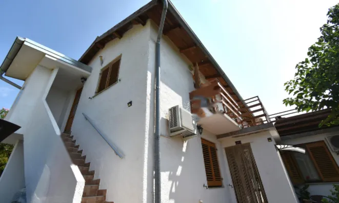 Недвижимость Дом с террасой Коломбан: 4