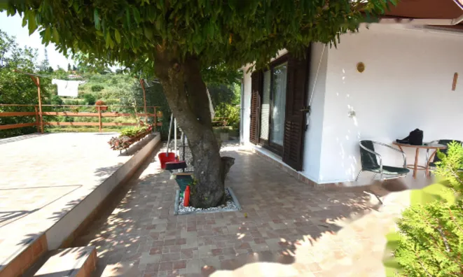 Недвижимость Дом с террасой Коломбан: 7