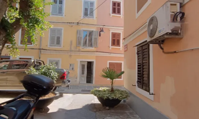 Недвижимость Дом с террасой Изола: 1