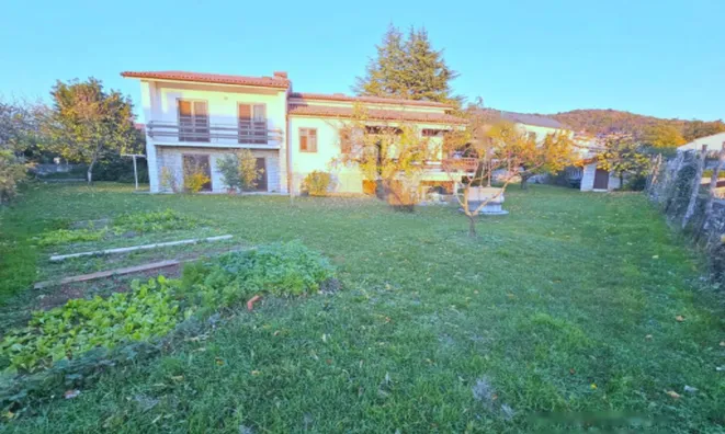 Недвижимость Дом в центре Сежаны: 10