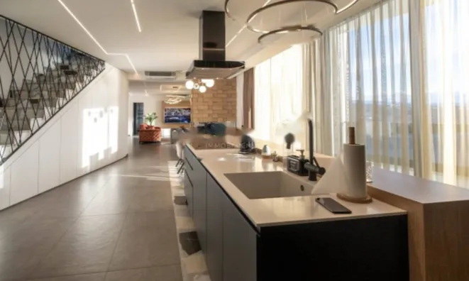 Недвижимость Четырехкомнатная квартира в центре Опатии: 10