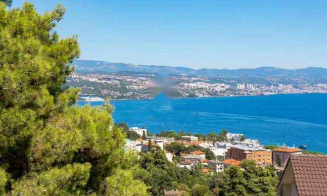 Недвижимость Трехкомнатная квартира, Центр: 4