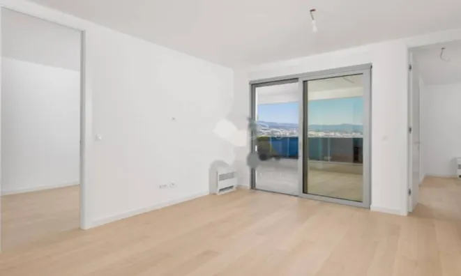 Недвижимость Трехкомнатная квартира, Центр: 11