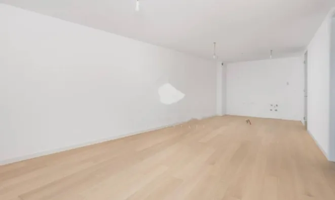 Недвижимость Трехкомнатная квартира, Центр: 12