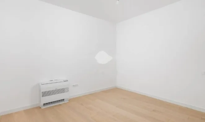 Недвижимость Трехкомнатная квартира, Центр: 13