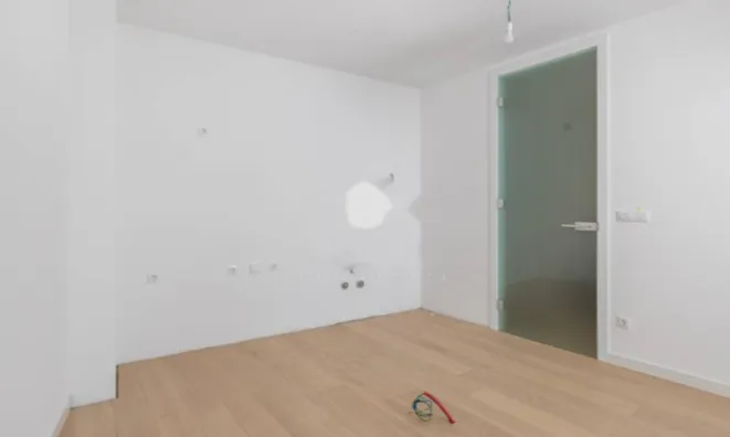 Недвижимость Трехкомнатная квартира, Центр: 18