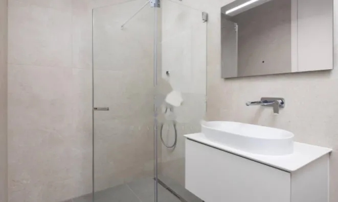 Недвижимость Трехкомнатная квартира, Центр: 21