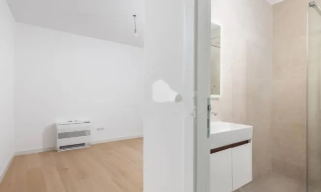 Недвижимость Трехкомнатная квартира, Центр: 23