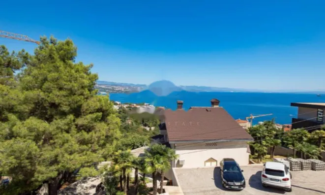 Недвижимость Трехкомнатная квартира, Центр: 25