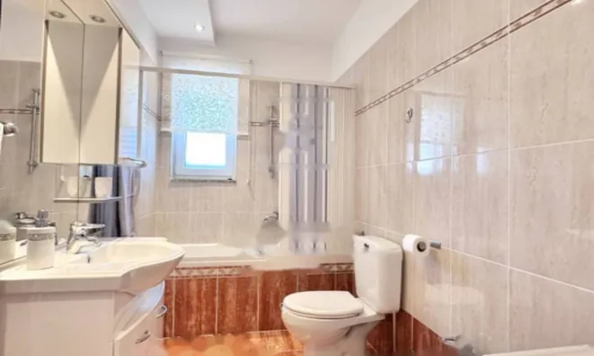 Недвижимость Четырехкомнатная квартира: 16