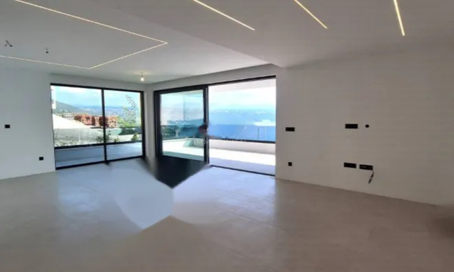 Недвижимость Четырехкомнатная квартира в Опатии: 1