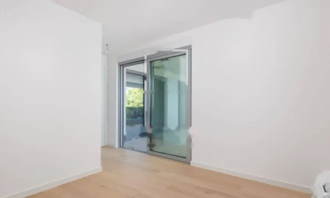 Недвижимость Трехкомнатная квартира в центре: 1