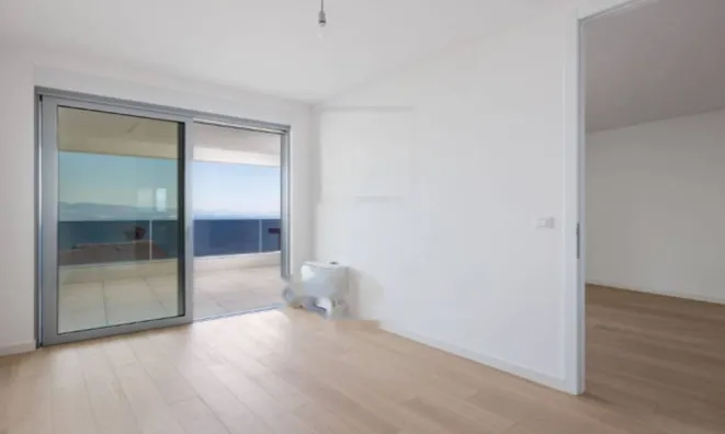 Недвижимость Трехкомнатная квартира в центре: 5