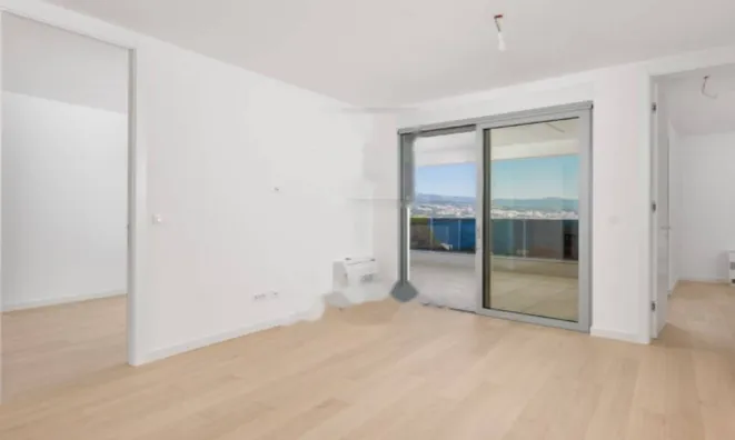 Недвижимость Трехкомнатная квартира в центре: 7