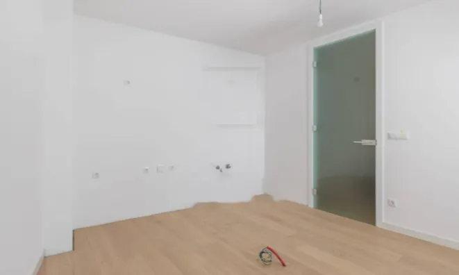 Недвижимость Трехкомнатная квартира в центре: 8