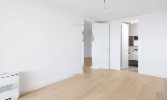 Недвижимость Трехкомнатная квартира в центре: 11