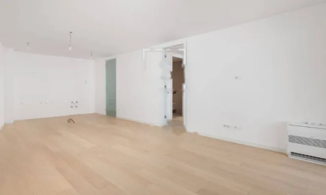 Недвижимость Трехкомнатная квартира в центре: 12