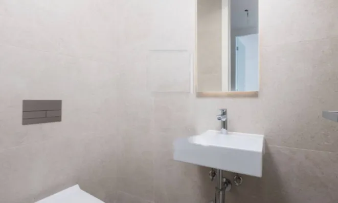 Недвижимость Трехкомнатная квартира в центре: 16