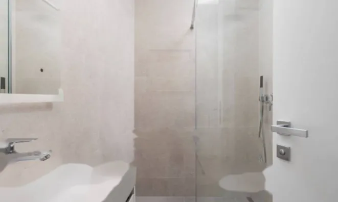 Недвижимость Трехкомнатная квартира в центре: 20