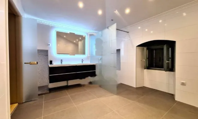 Недвижимость Четырехкомнатная квартира в центре Опатии: 9