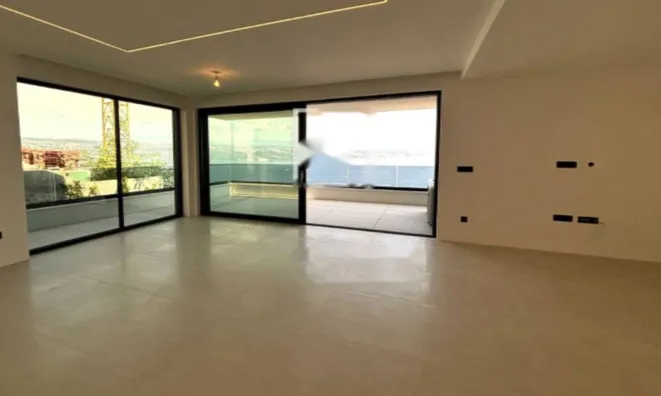 Недвижимость Четырехкомнатная квартира : 2