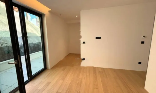 Недвижимость Четырехкомнатная квартира : 10