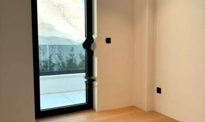 Недвижимость Четырехкомнатная квартира : 11