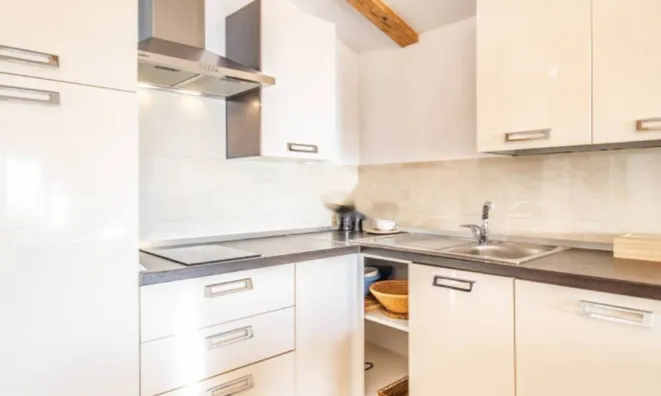 Недвижимость Трехкомнатная квартира в центре: 4