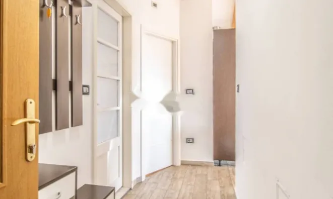 Недвижимость Трехкомнатная квартира в центре: 7