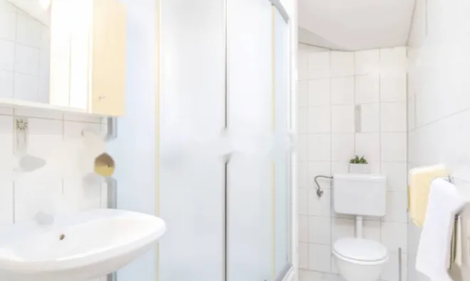 Недвижимость Трехкомнатная квартира в центре: 9