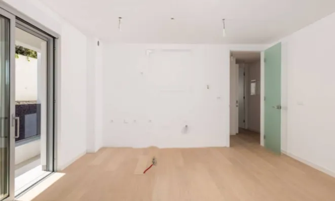 Недвижимость Трехкомнатная квартира центр: 1