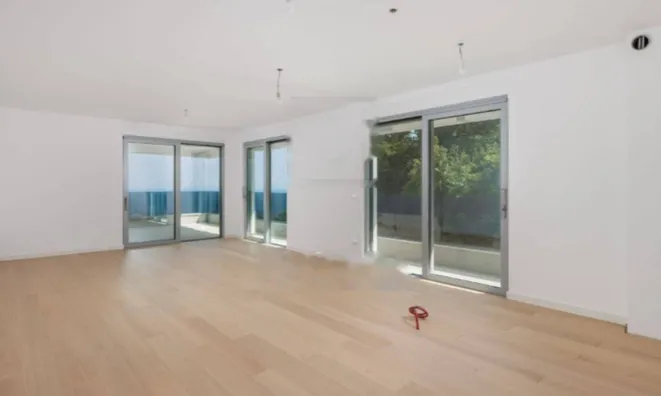 Недвижимость Трехкомнатная квартира Центр: 1