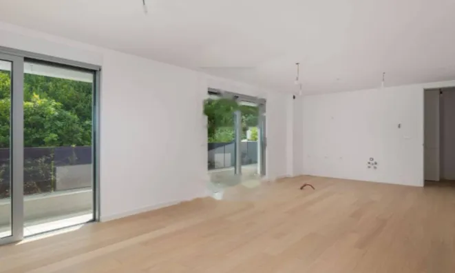 Недвижимость Трехкомнатная квартира Центр: 3