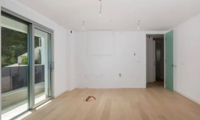 Недвижимость Трехкомнатная квартира Центр: 4