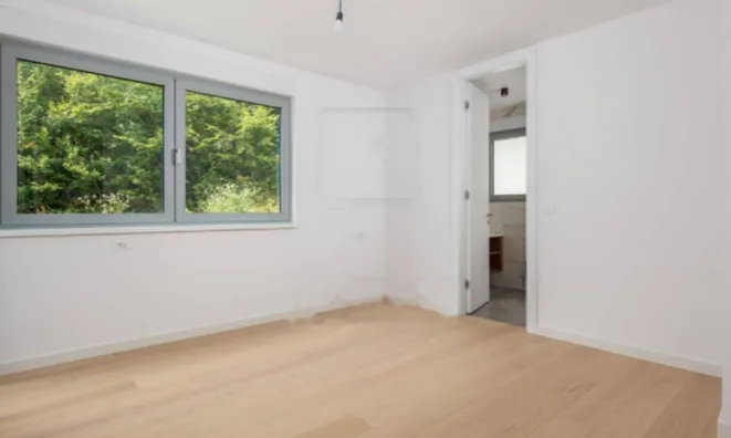 Недвижимость Трехкомнатная квартира Центр: 8