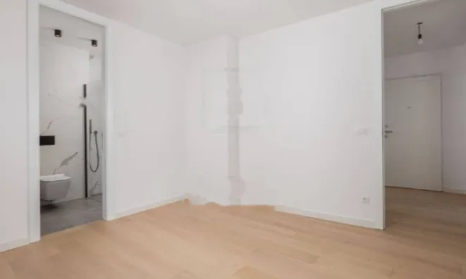 Недвижимость Трехкомнатная квартира Центр: 10