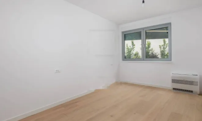 Недвижимость Трехкомнатная квартира Центр: 12