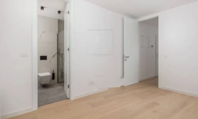 Недвижимость Трехкомнатная квартира Центр: 14