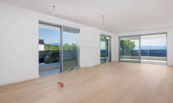 Недвижимость Трёхкомнатная квартира, Центр: 5