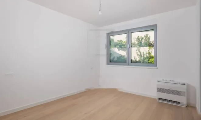 Недвижимость Трёхкомнатная квартира, Центр: 6