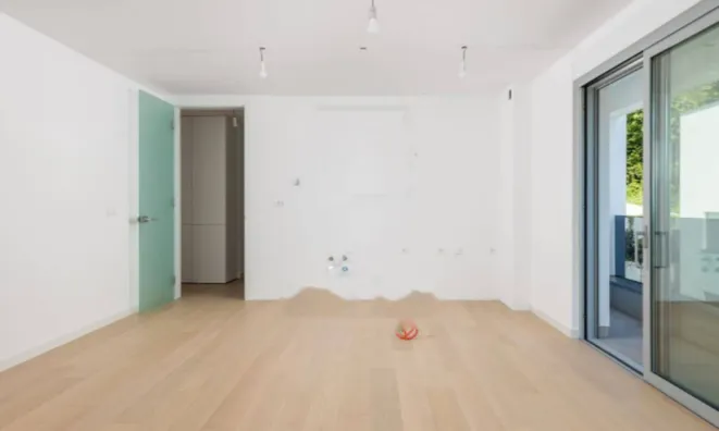 Недвижимость Трёхкомнатная квартира, Центр: 8